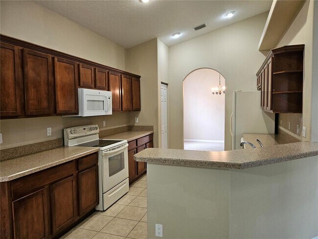 Building Photo - 21 Raintree Cir