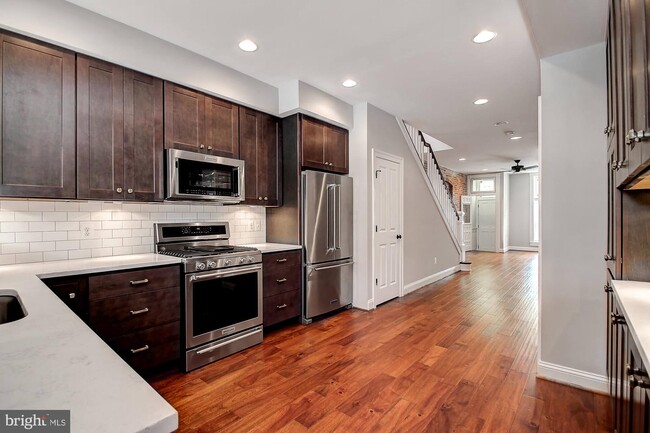 Building Photo - 509 S East Ave