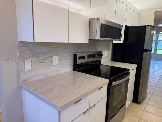 Foto del edificio - 12501 SW 14th St