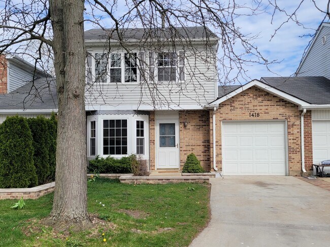Building Photo - 1418 Walnut Cir