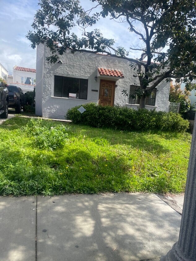 Front yard - 1137 23rd St