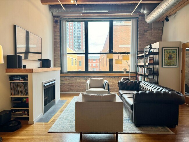 Foto del edificio - 1727 S Indiana Ave
