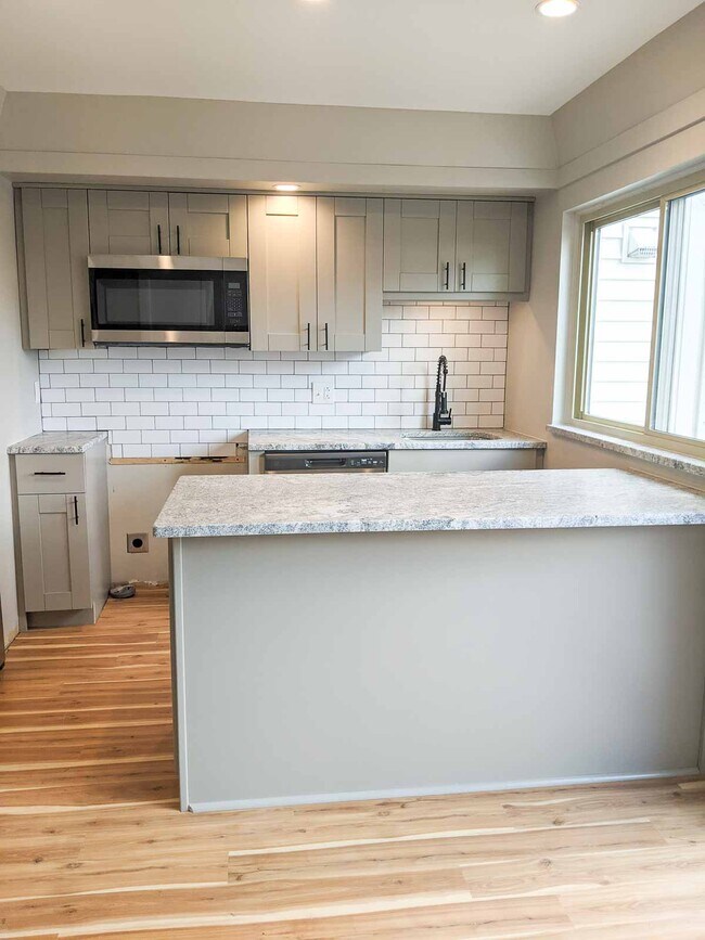 Kitchen island - 996 H Chatham Lane