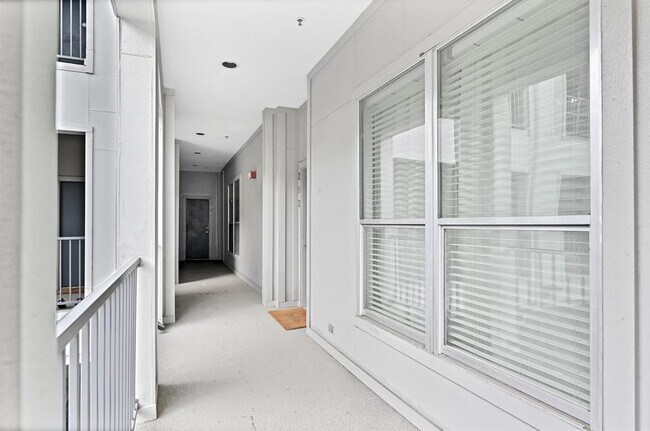 Building Photo - 207 Pierce St