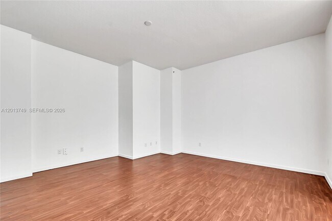 Foto del edificio - 1350 NW 8th Ct