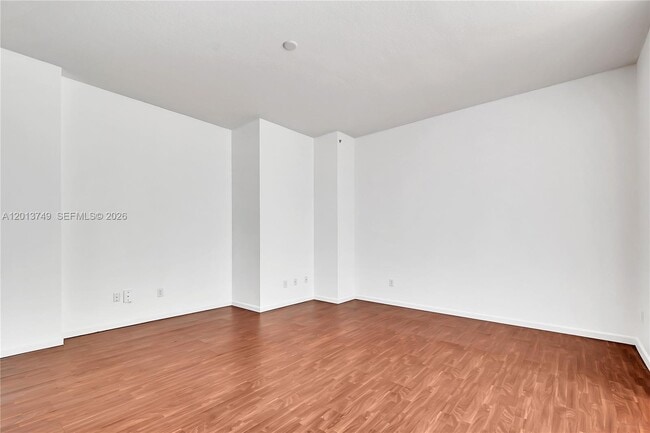 Building Photo - 1350 NW 8th Ct