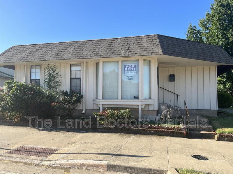 Primary Photo - 801 E Main St