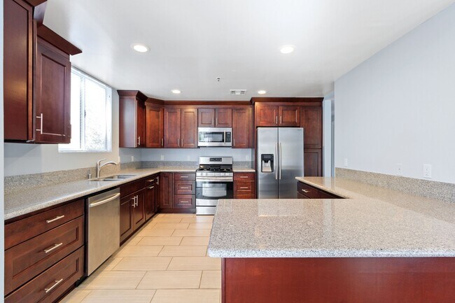 Kitchen - 5350 White Oak Ave