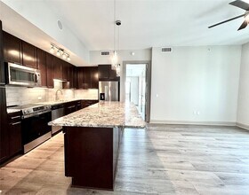 Building Photo - 9787 Katy Fwy