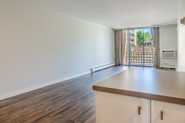 Building Photo - Wonderful 1 bedroom / 1 bathroom condo ava...