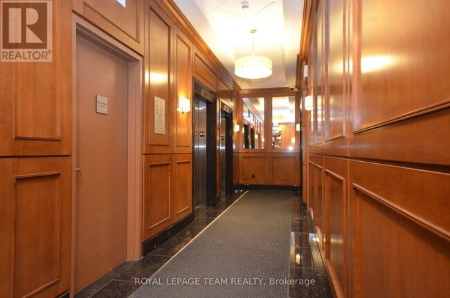 Building Photo - 242-242 Rideau St