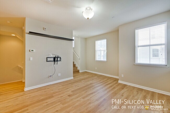 Building Photo - Beautiful Condo Centrally Located