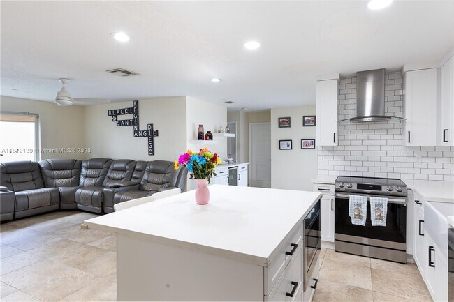 Foto del edificio - 2400 NW 103rd Ave
