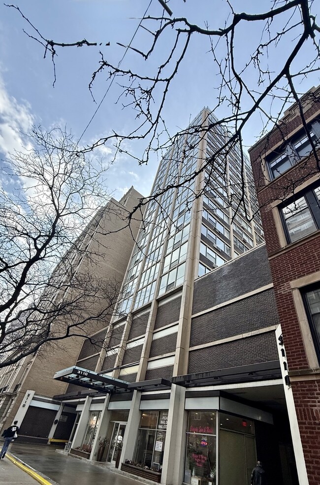 Building Photo - 3110 N Sheridan Rd