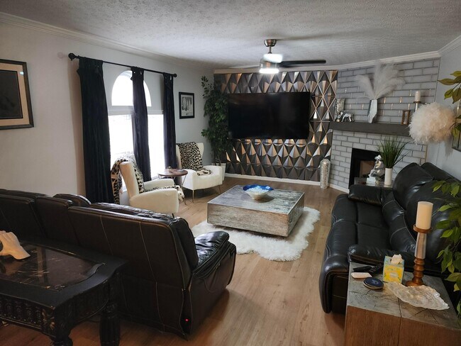 Foto del edificio - 8178 Slate Ridge Blvd