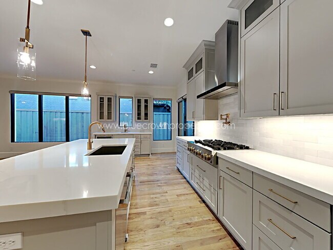 Foto del edificio - 4305 Emerson Ave