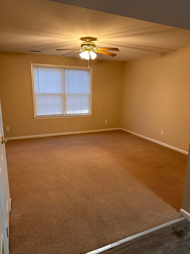 Building Photo - 561 Expansion Ln