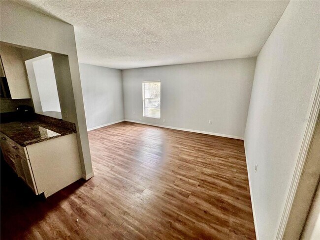 Foto del edificio - Cozy 1 Bedroom 1 Bath Condo In Brandon