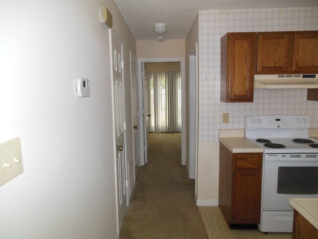 Building Photo - 1 br, 1 bath House - 16 Justin Court