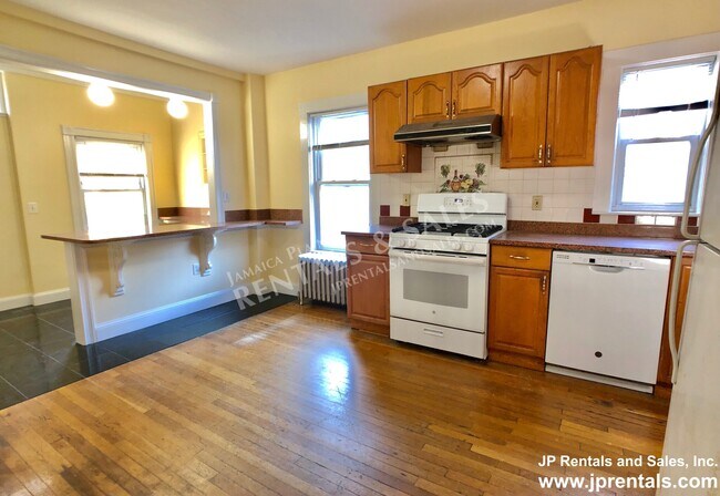 Building Photo - 68 Brookside Ave