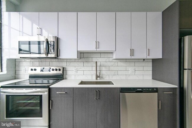 Building Photo - 412 S 13th St