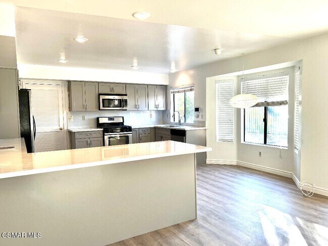 Foto del edificio - 5511 Adelina Ct