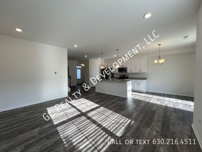 Building Photo - *** SCHOOL DISTRICT 202 / 3 BDRM - 2.5 BTH...