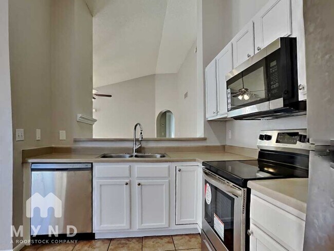 Building Photo - 8913 W Fairmount Ave