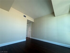 Building Photo - 2700 S Las Vegas Blvd