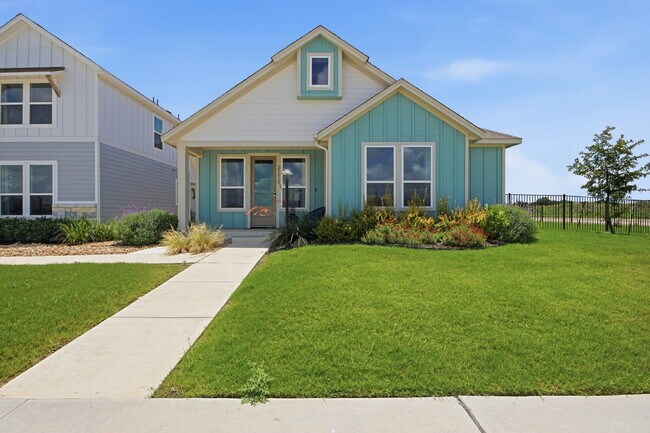 Building Photo - Townhome With Fenced Yard, Neighborhood Pickleball Court, Dog Park, Yard Maintenance Paid