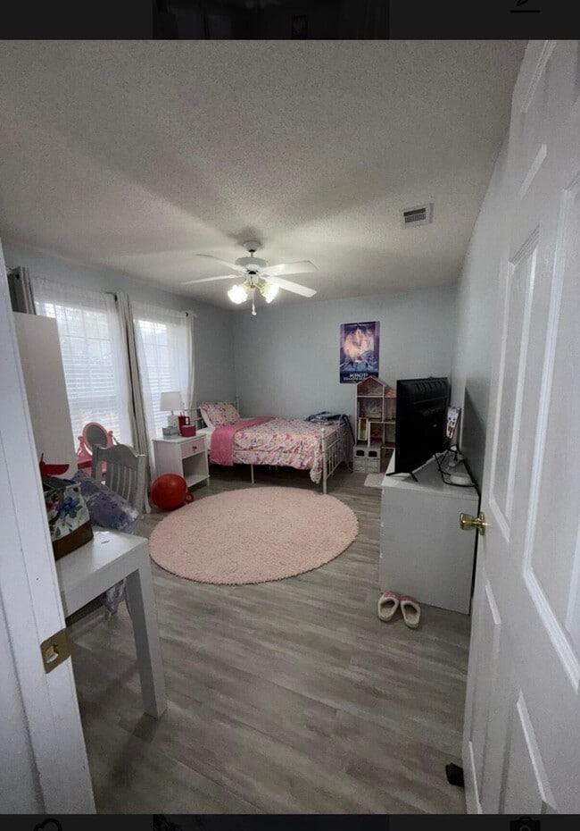 Building Photo - 2800 Pinnacle Point Dr