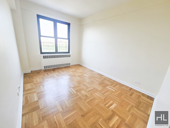 Building Photo - 2 BEDROOM FLEX ON Grand Concourse