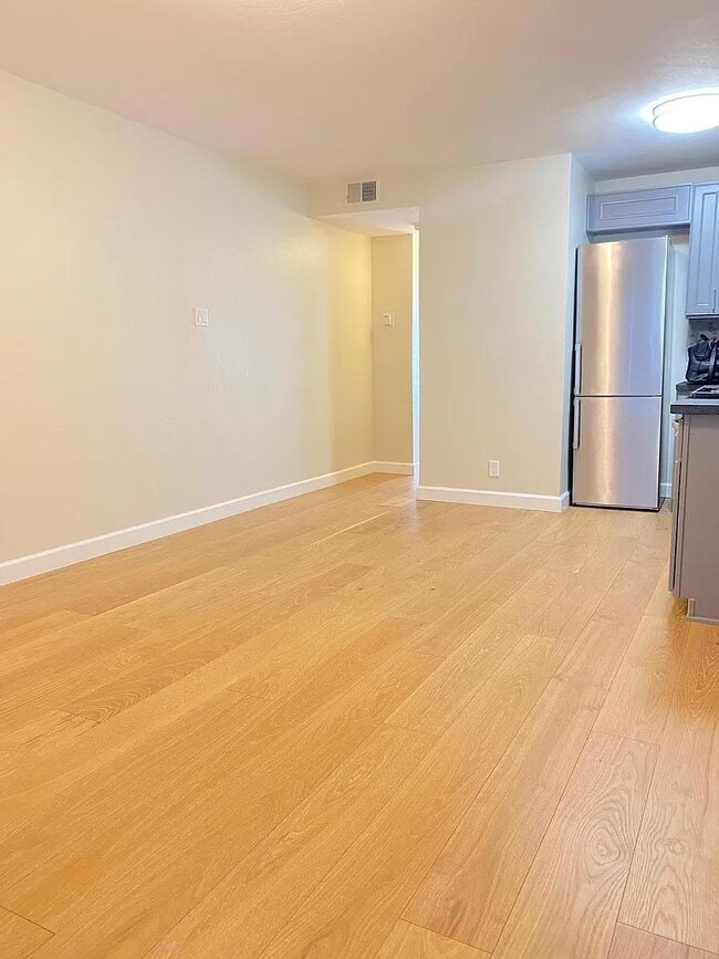 Building Photo - 1491 Chestnut St