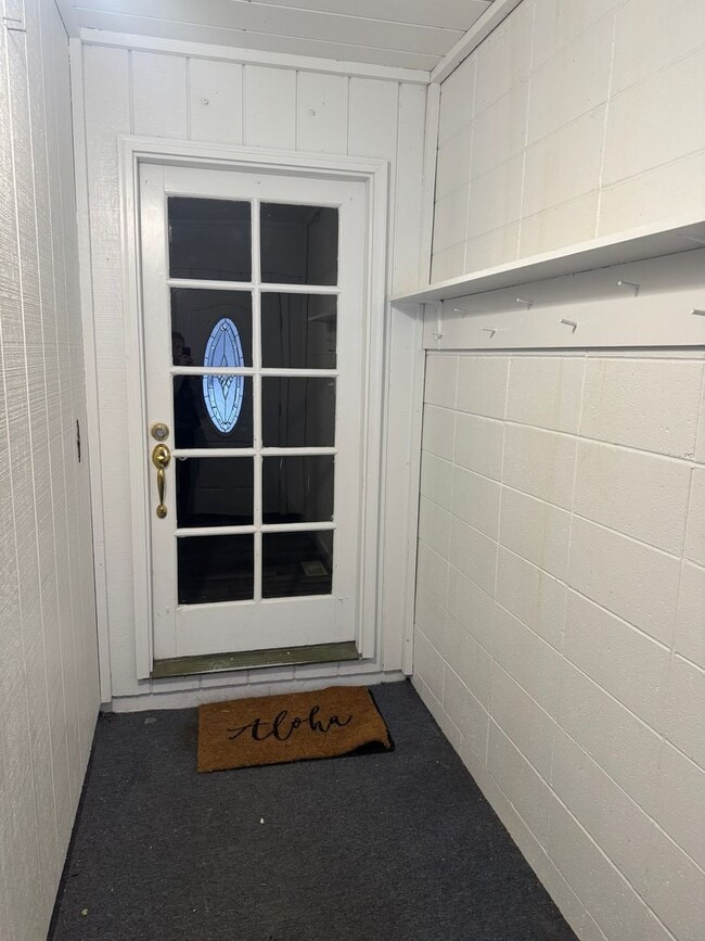 Building Photo - Stunning 2 bedroom townhouse