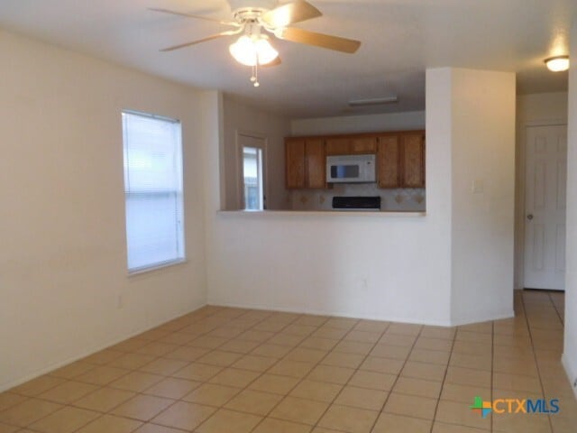 Building Photo - 933 Rosewood Dr