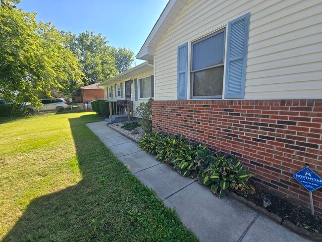 Photo - 835 E Edwards Ave House