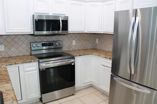 Foto del edificio - 755 Lakeside Dr