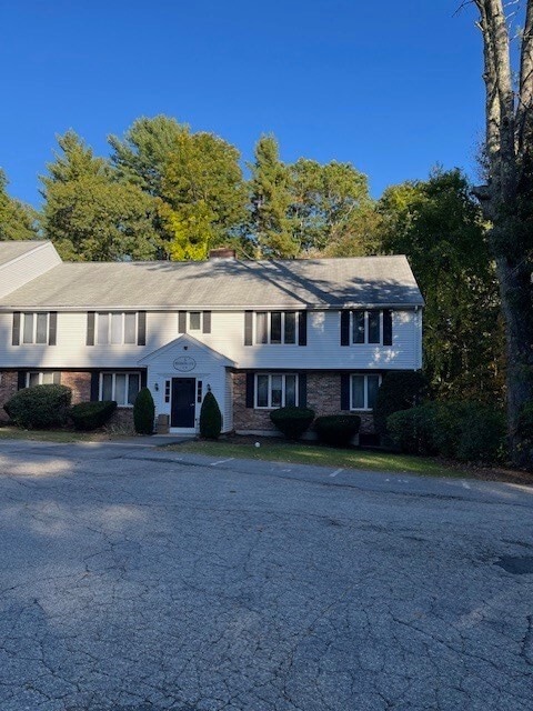 Building Photo - 3 Pinebrook Ln