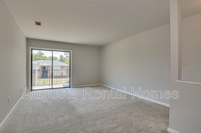 Foto del edificio - 3002D Strickland Court