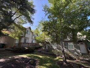Building Photo - 622 Prescott St