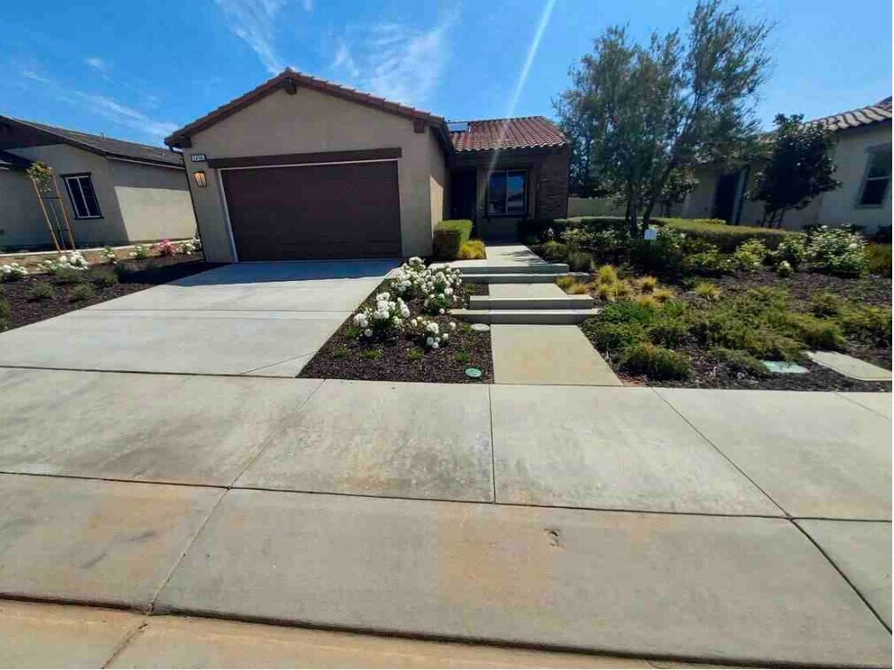 Primary Photo - 1496 Pinyon Ln
