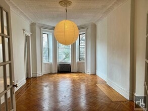 Building Photo - 2.5BR 1BA Crown Heights Limestone Parlor L...