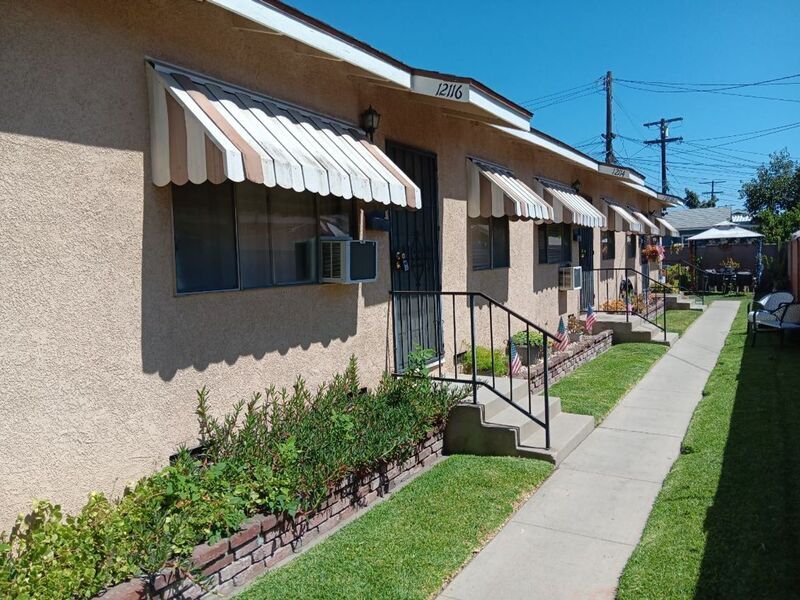 Foto principal - 12116 Rosecrans Ave