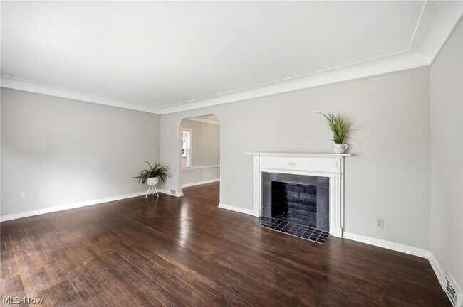Foto del edificio - 3889 Grenville Rd
