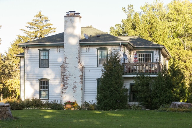 Mansión reformada en Oconomowoc - W379N5686 N Lake Rd