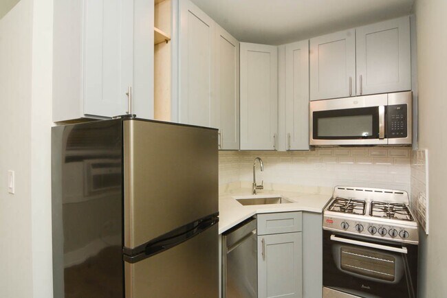 Foto del edificio - 553 W Belmont Ave