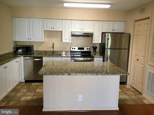 Foto del edificio - 3306 Wyndham Cir