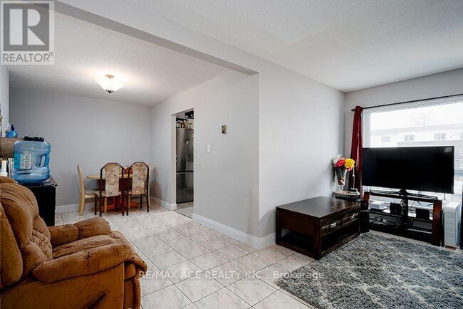 Building Photo - 401-401 Wentworth St W