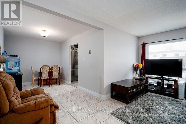 Photo du bâtiment - 401-401 Wentworth St W