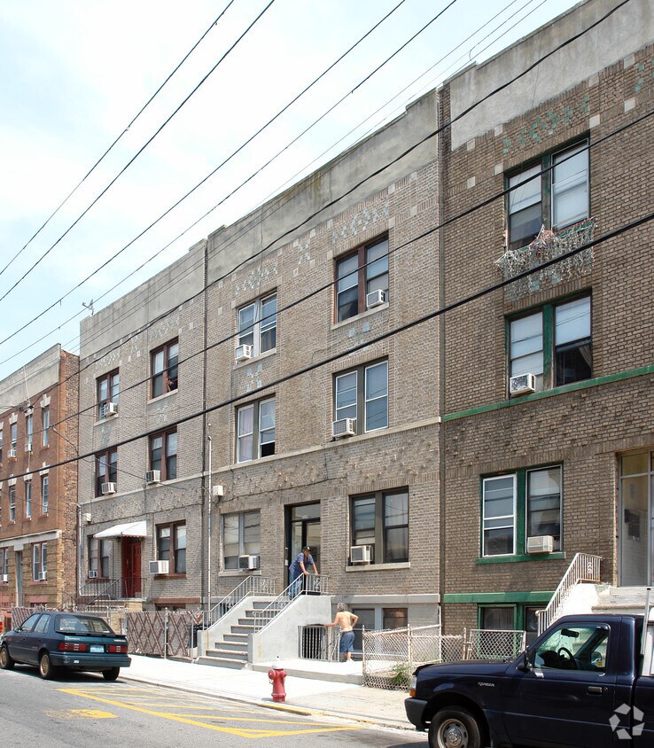 Primary Photo - 320 56th St
